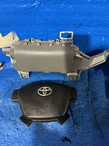 2010-2011-2012-2013 Toyota Tundra Driver Wheel & Knee airbag - Picture 1 of 3