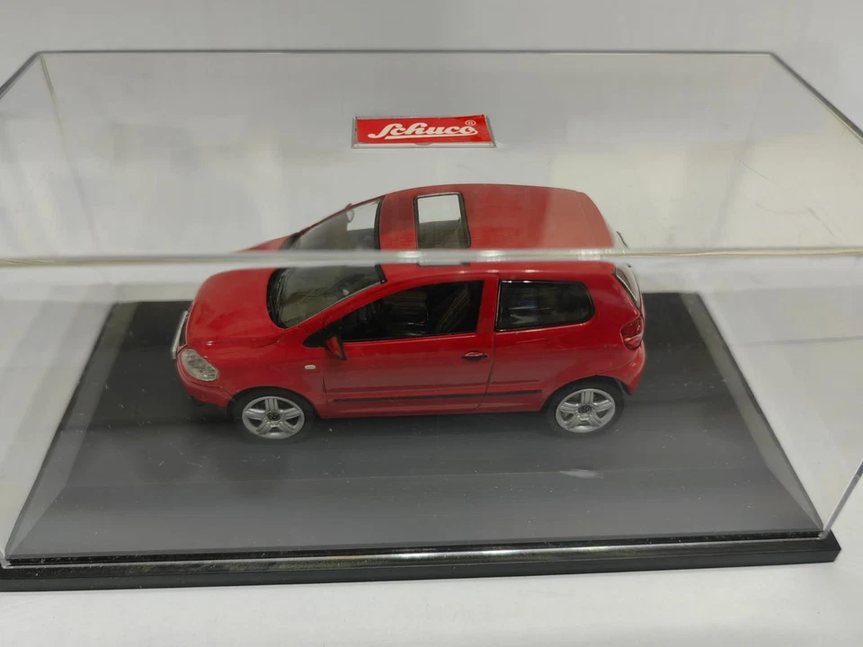 VW FOX rojo escala 1/43 Foto 1 de 4