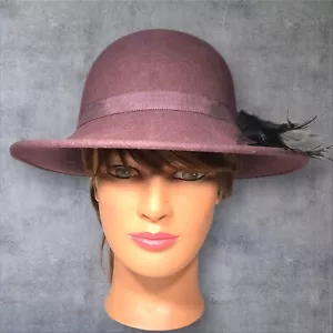 Fedora Hut aubergine lila 100% Wollfilz schwarz Federdetail Band - Bild 1 von 7