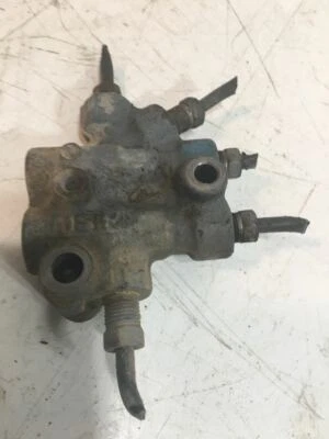 Toyota Rav4 1996 bloque divisor de frenos distribuidor de línea, balanceador, módulo Foto 1 de 4