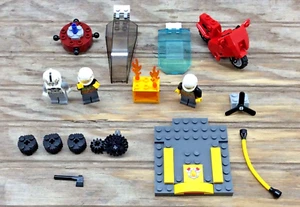 Lot of 17 LEGO Space Minifigures & Parts Pieces Windows Motorcycle Special 90's - Picture 1 of 10
