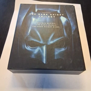 The Dark Knight Trilogy (Blu-ray Disc, 2012) 5 Disc Sammlung Kostenloser Versand - Bild 1 von 4