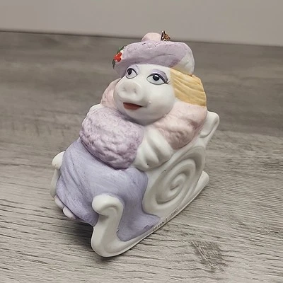 De colección Miss Piggy Muppets 1980 Sigma Cerámica Navidad Trineo Paseo Ornamento Foto 1 de 4