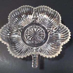 Plato de caramelo o nuez trébol acanalado transparente de vidrio federal de 3 hojas - Imagen 1 de 5