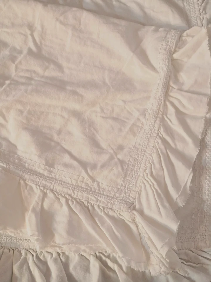 POTTERY BARN RUFFLED CROCHET BORDER WHITE SOFT COTTON SET OF 2 PILLOW SHAMS - Image 1 of 2