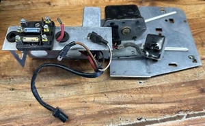 PANEL ALUMINIO FUSIBLE TRASERO ORIGINAL PORSCHE 911 912 CON RELÉS 1969-1973 - Imagen 1 de 5