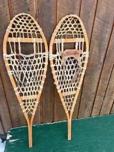 EXCELENTES Raquetas de Nieve 41" Largo x 12" Ancho Una Fijaciones de Cuero ZAPATOS DE NIEVE DECORATIVOS - Imagen 1 de 2