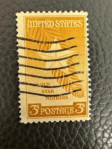 U.S. 3 Cent postage stamp Gold Star Mothers 1948 yellow gold - Picture 1 of 2