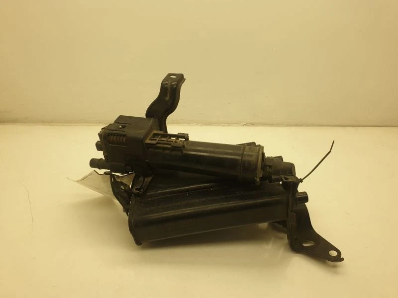 Toyota Prius V 2014 1,8 L 4 cilindros montaje de bote de vapor de combustible  Foto 1 de 4