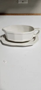 Pfaltzgraff HERITAGE Sauciere und Unterteller weiß Steinzeug Made in USA - Bild 1 von 5