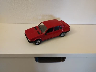 Alfa Romeo Giulietta, Polistil,  scala 1:25 - Immagine 1 di 3