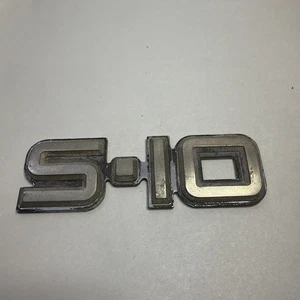 CHEVROLET S10 SIDE REAR CHROME EMBLEM LOGO BADGE SYMBOL SIGN VINTAGE USED OEM - Bild 1 von 12