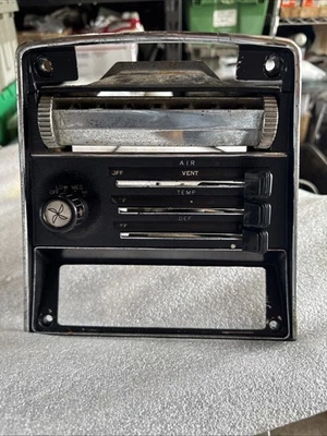 Datsun 240Z calentador radio bisel ajuste pila central con unidad de control de temperatura y cables Foto 1 de 4