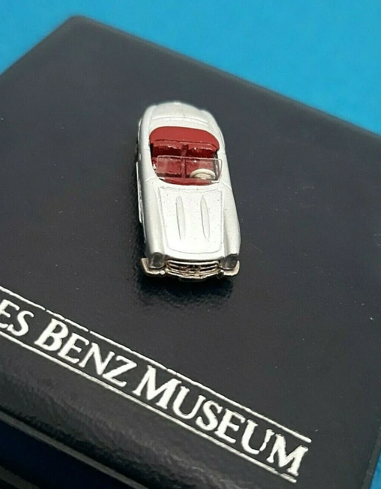 Mercedes Benz Museum - miniatura della Mercedes 300 SL Roadster W198 II - Immagine 1 di 4