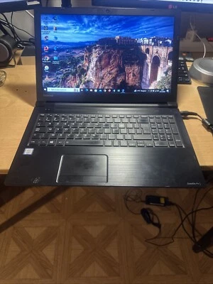 PC portable Toshiba Satellite Pro A50-E-1DC Core i3-7020U, Ram 8 Go, SSD 128 Go - Photo 1/4
