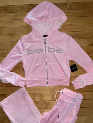 НОВЫЙ! Новый с Ярлыками BEBE блестящий бархат со стразами логотип костюм комплект света кружева розовый размер S - Изображение 1 из 4