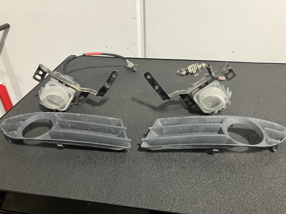 2004 沃尔沃 S60R S70R 雾灯套装带雾灯装饰 — 第 1/3 张图片