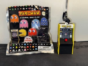 Monogram Pac-Man Video Game Pac-Man Arcade Game Figural Bag Clip Keychain - Picture 1 of 1
