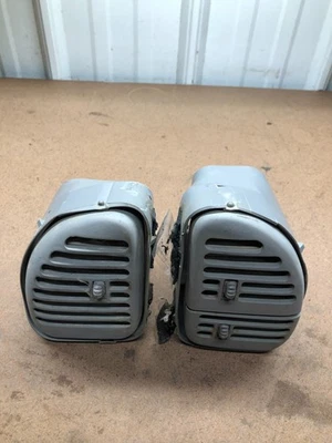 95-99 CONJUNTO DE VENTILACIÓN DE AIRE LATERAL DERECHO PARA CONDUCTORES DE CAMIÓN CHEVY SUBURBAN SILVERADO GMC GRIS Foto 1 de 4