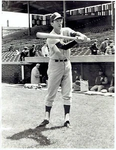 1966 Original Photo Philadelphia Phillies Phil Linz plays "pepper" Wrigley Field - Picture 1 of 2