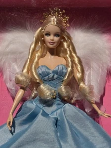 Muñeca Barbie Rubia Ángel de Alta Costura Vestido Azul Coleccionista Etiqueta Rosa Mattel 2010 - Imagen 1 de 4