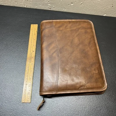 PLANIFICADOR ORGANIZADOR DE CARPETA DE 7 ANILLAS CON CREMALLERA SINTÉTICA MARRÓN DÍA-TIMER Foto 1 de 4