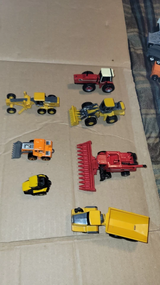 Lote de 7 tractores Ertl 1/64 Matchbox Diecast Farm/usados  Foto 1 de 4