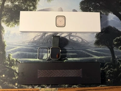 Apple Watch Series 8 45 mm GPS Starlight carcasa de aluminio Foto 1 de 4