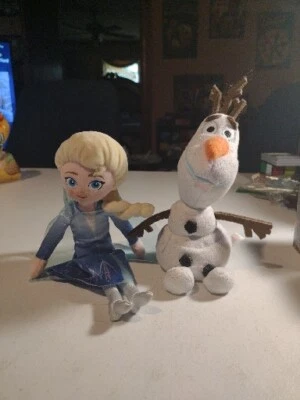 ELSA Sparkle 迪士尼冰雪奇缘 II 电影毛绒娃娃 16 英寸和奥拉夫填充动物 12 英寸 — 第 1/4 张图片