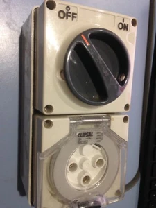 CLIPSAL 56C332 SWITCHED SOCKET OUTLET 250Volt 32 Amp IP66 - Picture 1 of 10