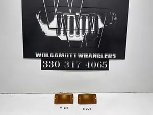 Jeep Wrangler TJ Front Fender Marker Light Housing Pair 97-06 w/ Screws CC 3L - Picture 1 of 8
