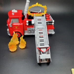 Disney Pixar Cars CAMBI COLORE FAVOLOSO MCQUEEN STUNT & SPLASH ROSSO. - Foto 1 di 6