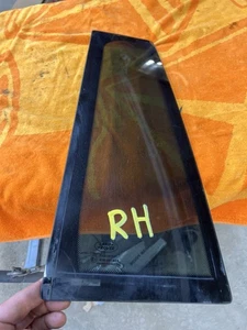 2003-2012 land rover range rover L322 RH passengers rear door vent glass window - Picture 1 of 5