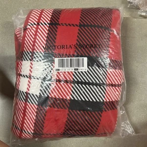 Victoria's Secret Sherpa Blanket -Red, Black & White Plaid - Picture 1 of 2
