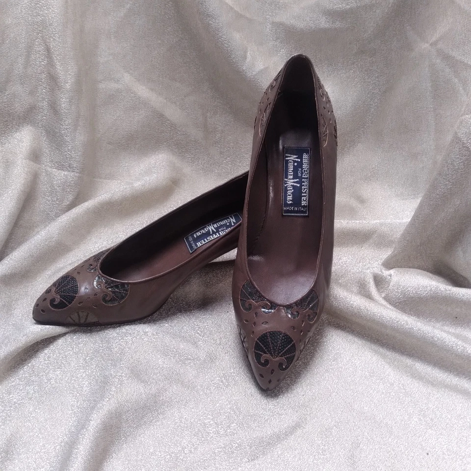 Zapatos de salón Andrea pfister Neiman Marcus tacón mediano hechos en Italia gris topo 7 EE. UU. Foto 1 de 4