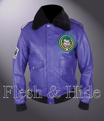 Chaqueta de bombardero Batman Henchmen Joker Goon púrpura con cuello de piel sintética Foto 1 de 4