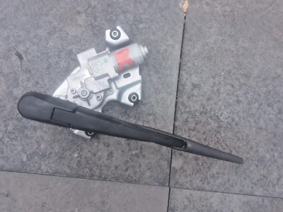 2019 MINI CLUBMAN F54  REAR WIPER MOTOR WITH WIPER ARM  RH 2015 TO 2022 - Image 1 of 3