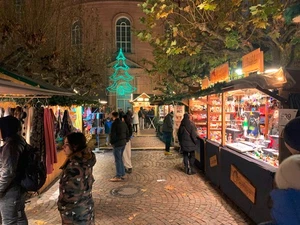 Weihnachtsmarktstand / Hütte 5,5 m x 2m Verkaufshütte Frankfurt Glaskunst - Bild 1 von 7