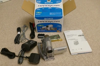 Sony DCR-HC32 NTSC MiniDV Handycam Camcorder 20x Zoom Battery. Charger. Case.etc - Image 1 of 4