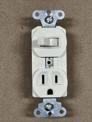 Slater P&S Legrand 691-W 15A 120V Combo Interruptor/Salida de palanca de un solo polo BLANCO Foto 1 de 4