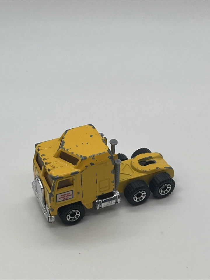 Matchbox MB-45 Kenworth Aerodyne (COE) 1:90 полугрузовик с кабиной желтый Taylor Woodrow - Изображение 1 из 4