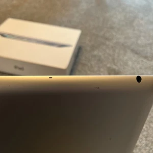 Apple iPad 2nd generation  - Picture 1 of 6