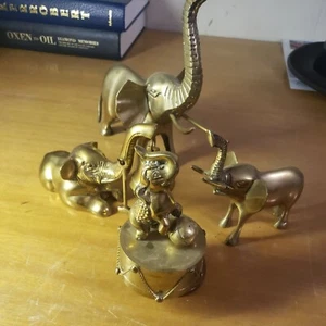 4 Vintage Elephants  BRASS ORNIMENTs - Foto 1 di 15