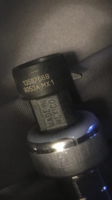 Chevrolet GM OEM Malibu Air Conditioner A/C-Refrigerant Pressure Sensor 13587668 - Image 1 of 2