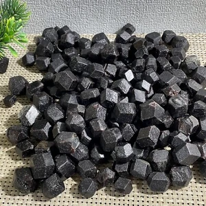 1000g Natural ROJO Granate Cristal Piedra Preciosa Piedra Áspera Mineral Espécimen - Imagen 1 de 15