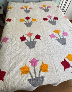 Edredón vintage con apliques hechos a mano con flores en macetas A567 - Imagen 1 de 11