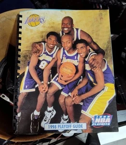 1997-1998 NBA Los Angeles Lakers Playoffs Media Guide Kobe Bryant Shaq Chick Hea - Imagen 1 de 3