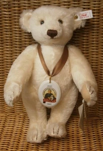 Original STEIFF limitierter JUBILÄUMSBÄR / Teddy / Teddybär (670183) 28 cm - Bild 1 von 6