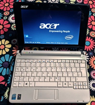 Acer Aspire One  ZG5 Netbook 8,9" Intel Atom N270 Windows XP - Bild 1 von 4
