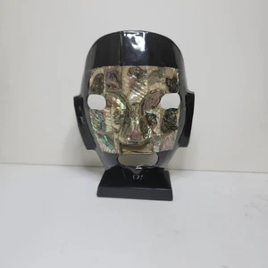 MCM Black Obsidian & Abalone Shell Inlay Maske Skulptur auf schwarz gewichtetem Sockel  - Bild 1 von 11